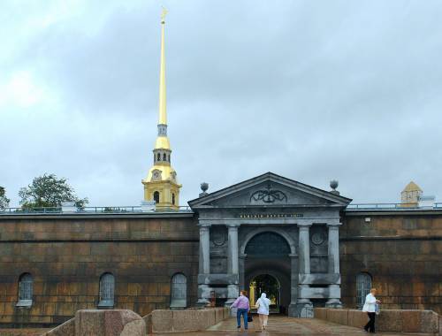 Санкт-Петербург перехватил у Москвы лидерство по смертности от COVID-19