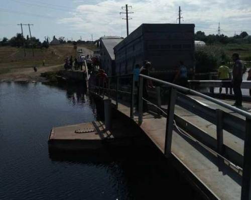 Мостопад: На Украине мост не выдержал многотонной фуры