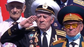 На парад в Петербурге ветеран вышел с редчайшим и очень дорогим орденом «Победа»?