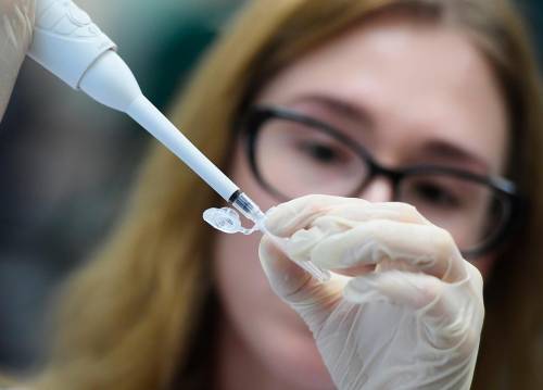 Названы сроки начала вакцинации от коронавируса в Москве