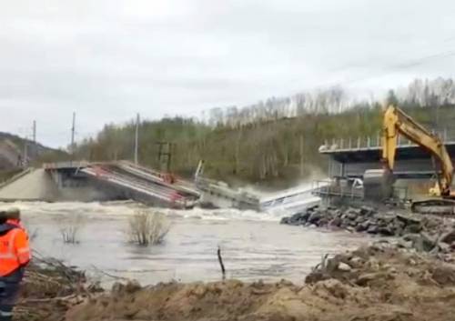 В мурманском МЧС отказались считать паводок официальной версией обрушения моста