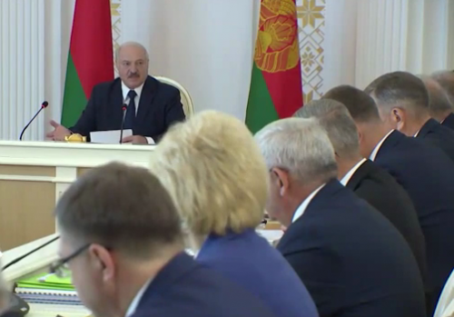 Лукашенко потребовал выдворить из Белоруссии независимые СМИ