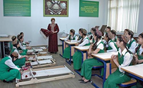 В Туркменистане закрывают русские школы, сменив Москву на Анкару