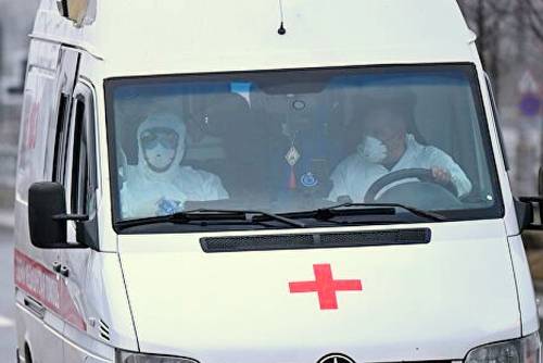 Машины скорой помощи скопились у больницы в Коммунарке