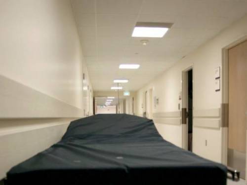 «Умирают чуть-чуть больше, чем планировали»: пациенты пожаловались на трупы в коридорах