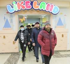 В детском центре в Чечне все-таки заменили фото героев Marvel на национальных героев 