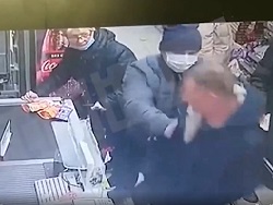 В Питере покупатель без маски погиб после конфликта в магазине