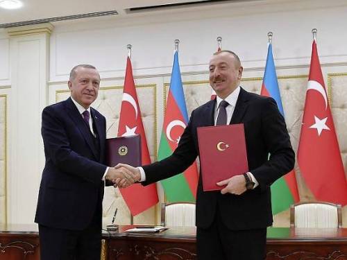 Азербайджан решил поглумиться над большим соседом
