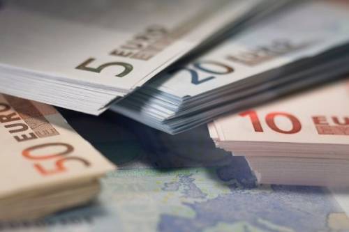 Крупным экспортерам разрешат оставлять валютную выручку на Западе