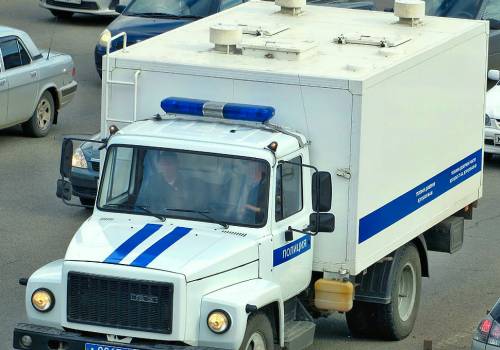 К Мосгорсуду, где рассмотрят иск о признании ФБК экстремистским, подогнали автозак