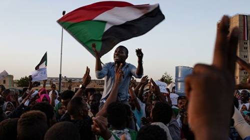 Суданцы требуют отставки премьера Хамдока – шестерки Запада