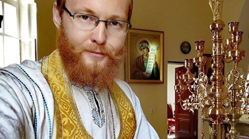 Священника, уволенного после поста о Навальном, решили сослать в монастырь