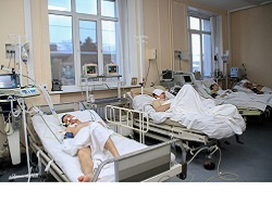 Le Figaro: в больницы поступает больше привитых, чем невакцинированных от COVID-19