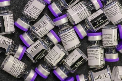 Pfizer испытает новый препарат от коронавируса в России