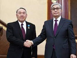«Идет речь о дележе власти»: Политолог заявил, что в Казахстане силовики воюют меж собою