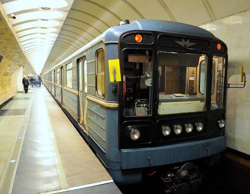 Пассажира избили пистолетом по голове в московском метро