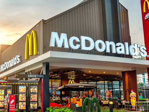 Рестораны McDonald's переименовали в «Мак» на картах «Яндекса»