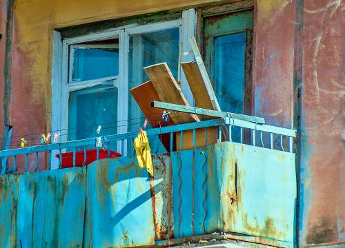 На юге Москвы женщина столкнула мужчину с балкона с криком «Сдохни!»