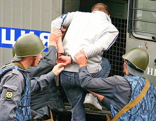 В сибирских вузах прошли обыски и задержания