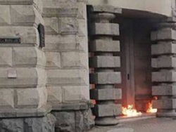 В Краснодаре задержан пытавшийся поджечь здание ФСБ "коктейлем Молотова"