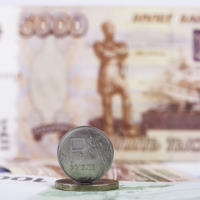 Банкам рекомендовано принимать платежи по кредитам, выданным в валюте недружественных стран, в рублях
