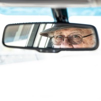 В Госдуму внесли проект о повторном медосвидетельствовании 80-летних водителей